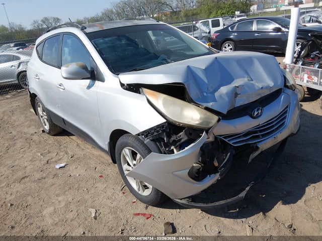 Salvage Hyundai TUCSON Image