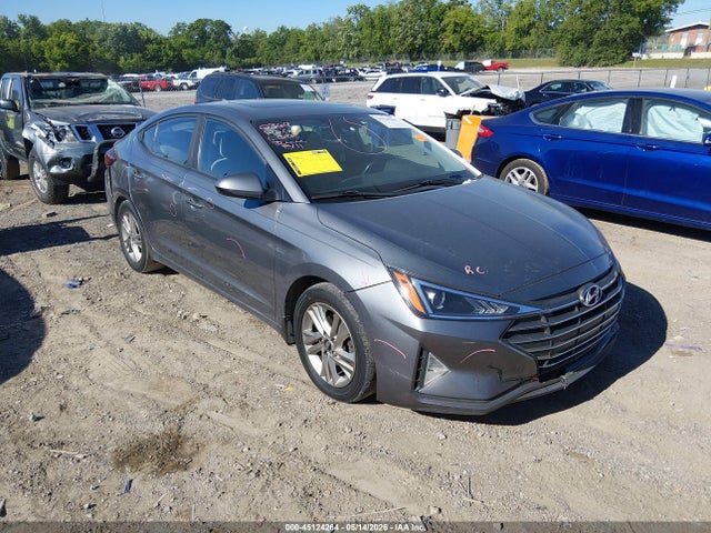 Salvage Hyundai ELANTRA Image