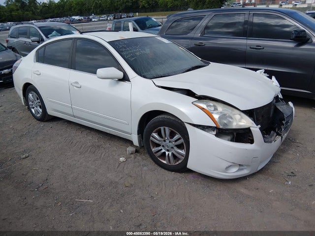 Salvage Nissan Altima Image