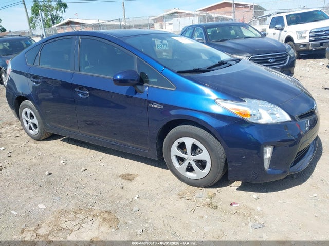 Salvage Toyota Prius Image