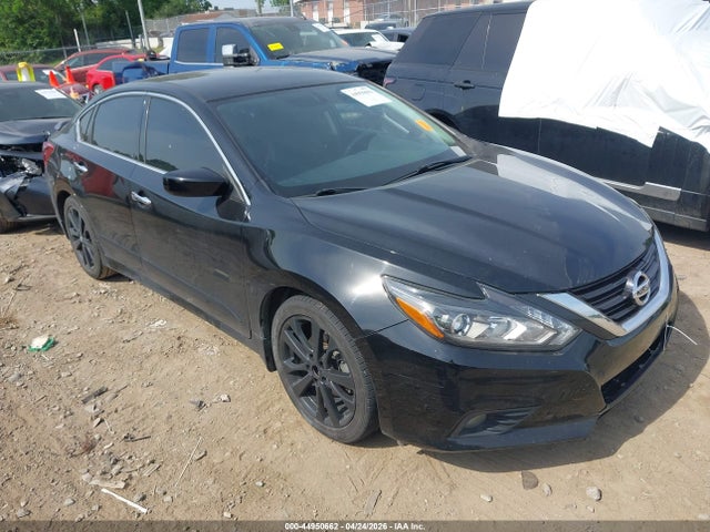 Salvage Nissan Altima Image