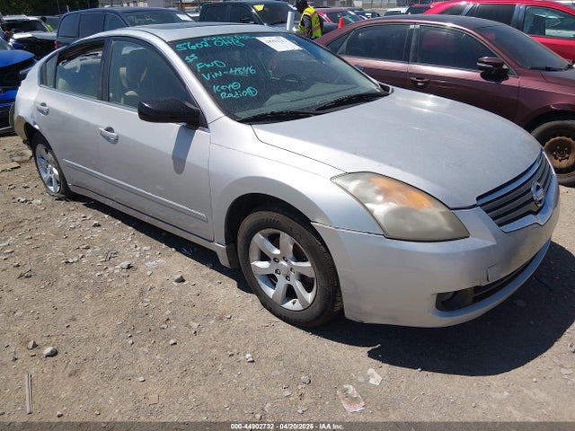 Salvage Nissan Altima Image