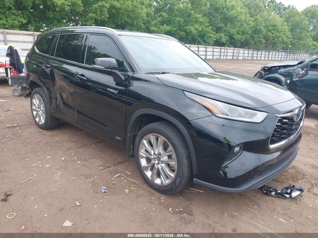 Salvage Toyota Highlander Image