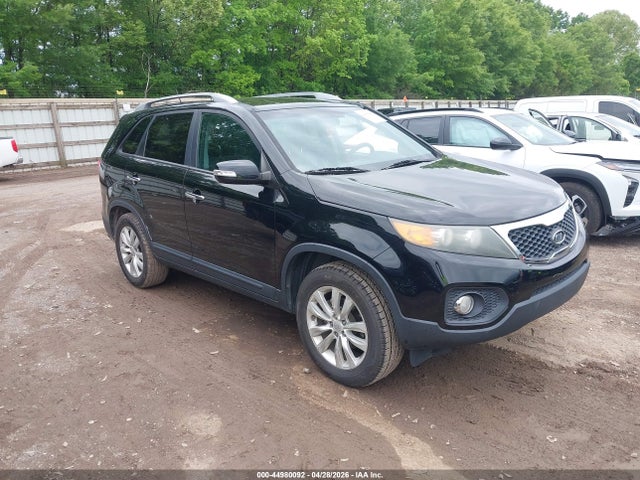 Salvage Kia Sorento Image