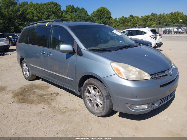 Salvage Toyota Sienna Image