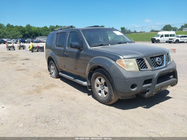 Salvage Nissan Pathfinder Image