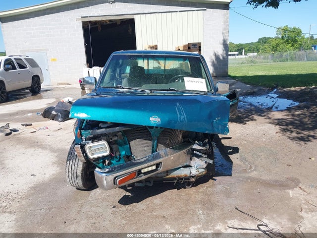Nissan 4x2 Truck