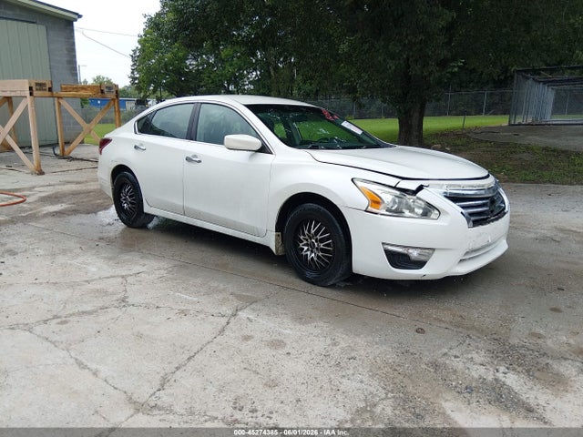 Salvage Nissan Altima Image