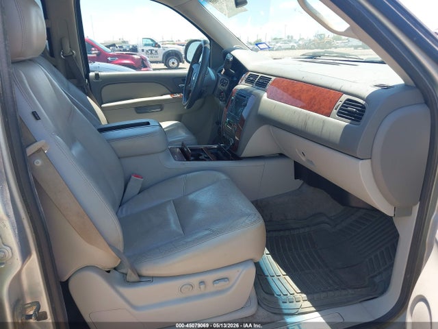 Chevrolet Suburban 1500 Ltz