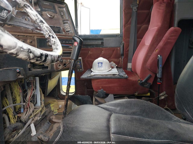 Freightliner Conventional Fld120