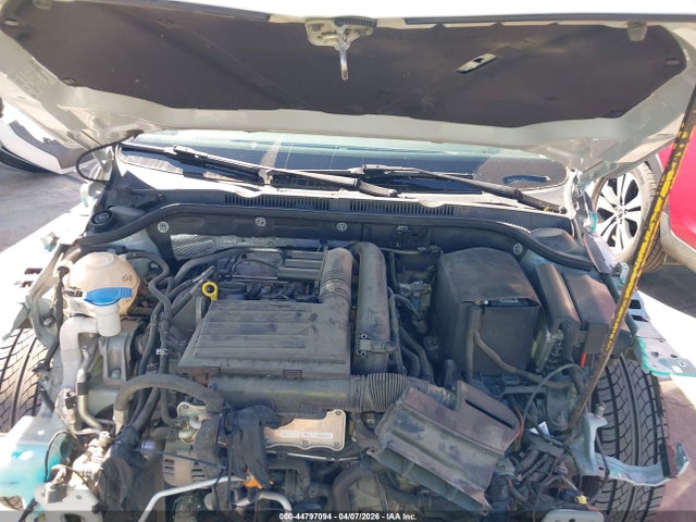 Volkswagen Jetta 1.4t S