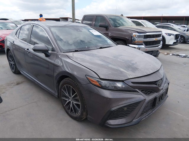 Salvage Toyota Camry Image
