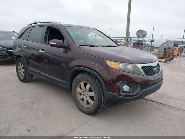 Salvage Kia Sorento Image
