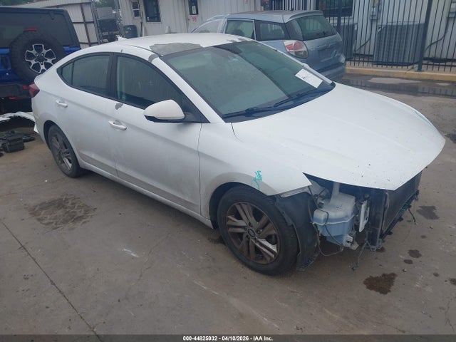 Salvage Hyundai ELANTRA Image