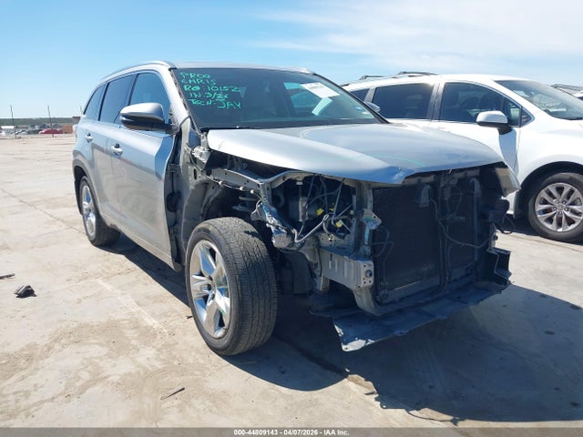 Salvage Toyota Highlander Image