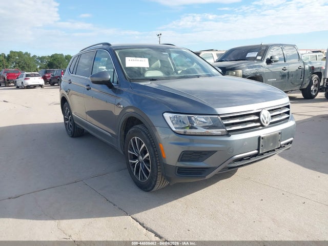 Salvage Volkswagen Tiguan Image