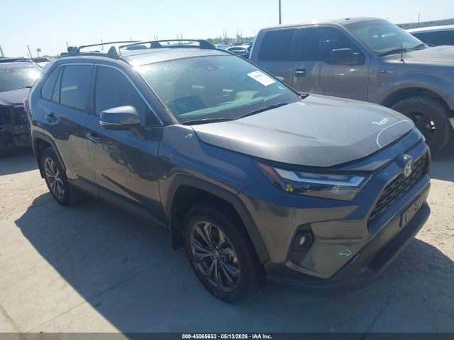 Salvage Toyota RAV4 Image