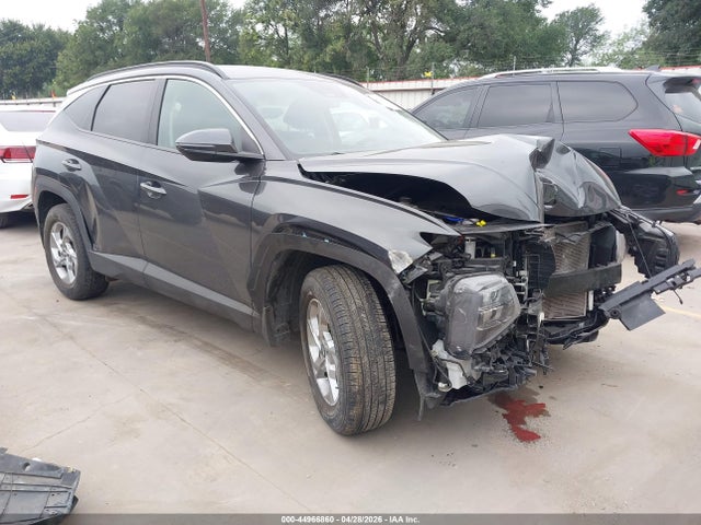 Salvage Hyundai TUCSON Image