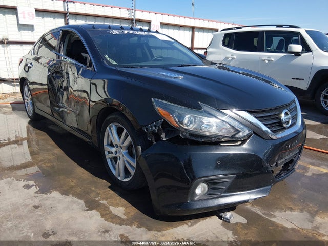 Salvage Nissan Altima Image