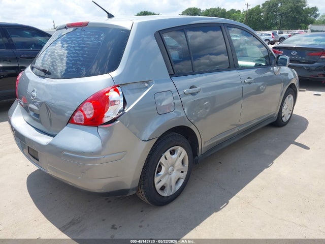Nissan Versa 1.8s