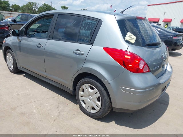 Nissan Versa 1.8s