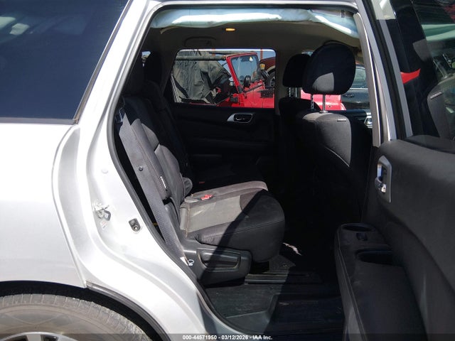 Nissan Pathfinder Sv