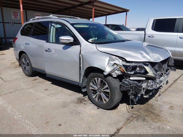 Salvage Nissan Pathfinder Image