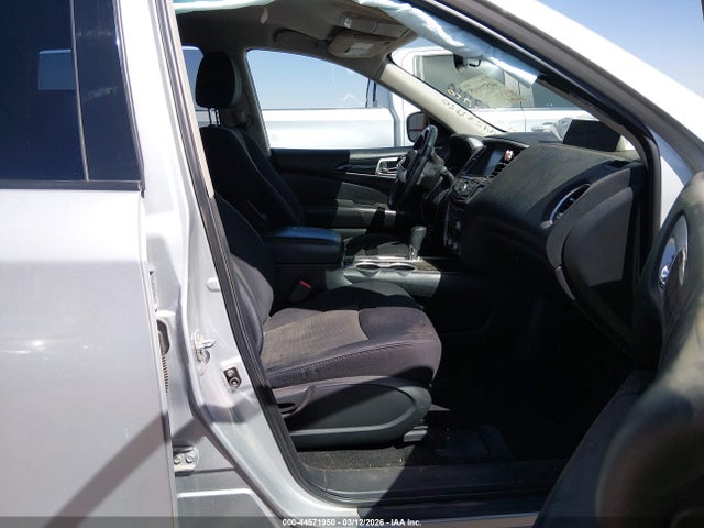 Nissan Pathfinder Sv