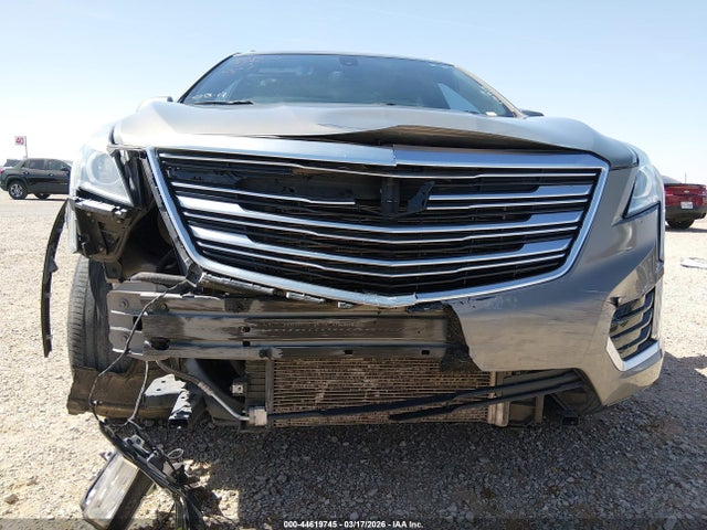 Cadillac XT5 Standard