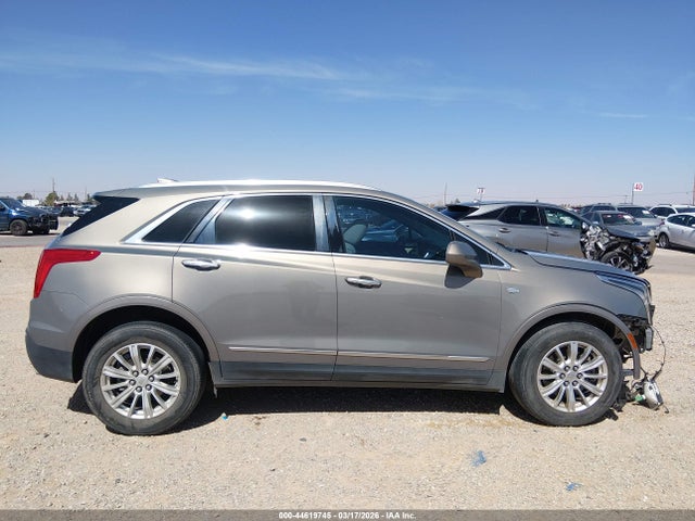 Cadillac XT5 Standard
