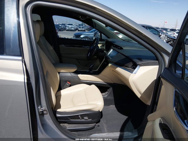 Cadillac XT5 Standard