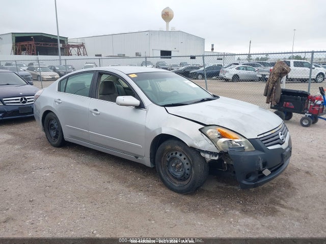 Salvage Nissan Altima Image