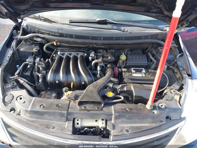 Nissan Versa 1.8 S