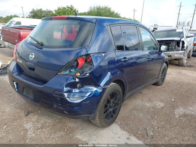 Nissan Versa 1.8 S