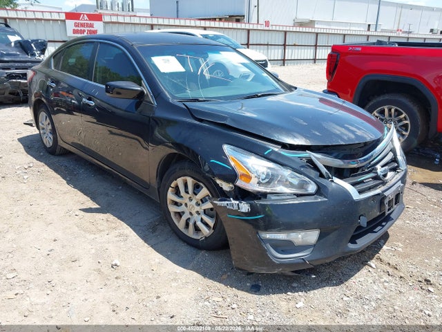 Salvage Nissan Altima Image