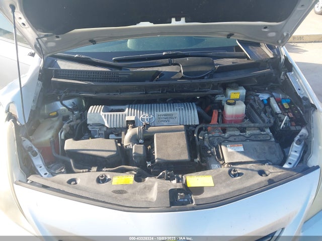 Toyota Prius v Three