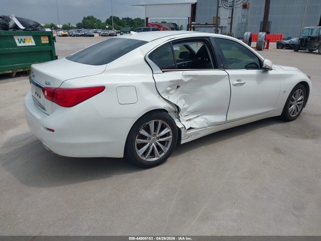 INFINITI Q50 Premium