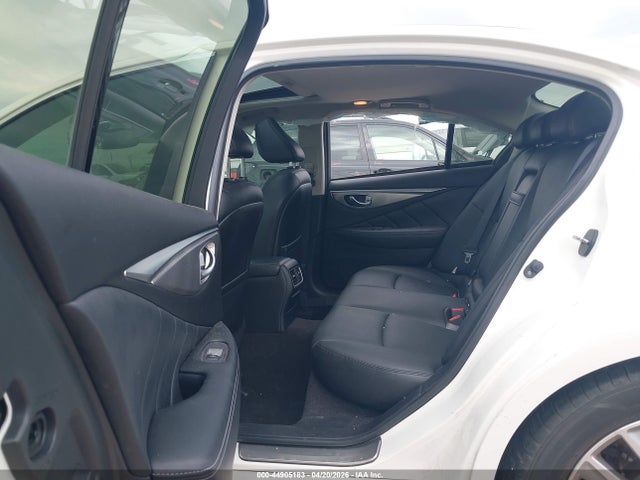 INFINITI Q50 Premium