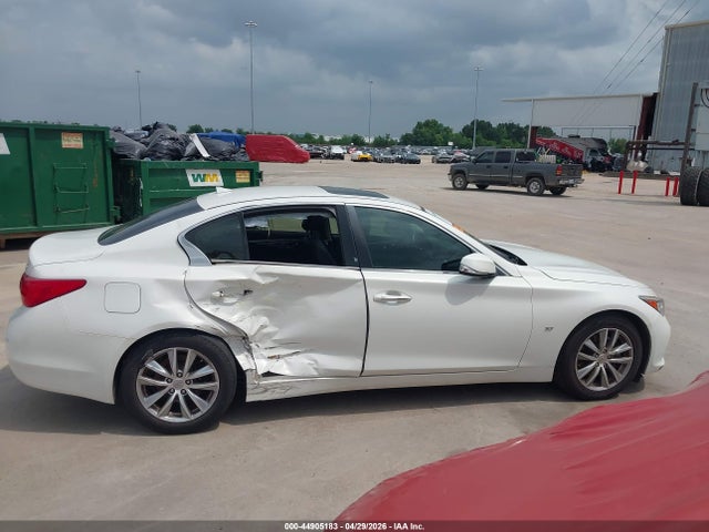 INFINITI Q50 Premium