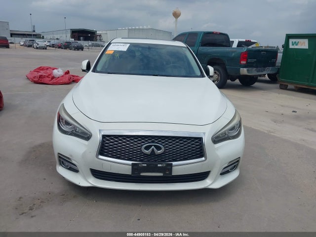 INFINITI Q50 Premium