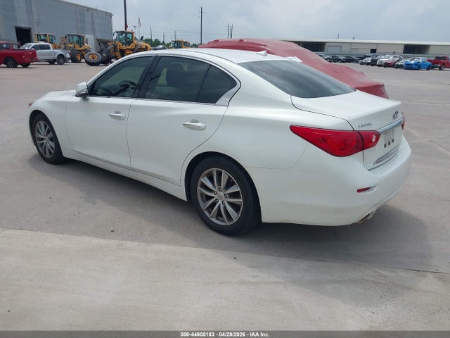INFINITI Q50 Premium