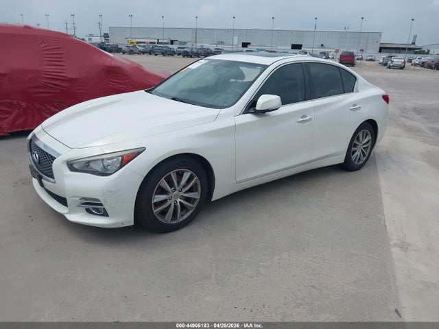 INFINITI Q50 Premium