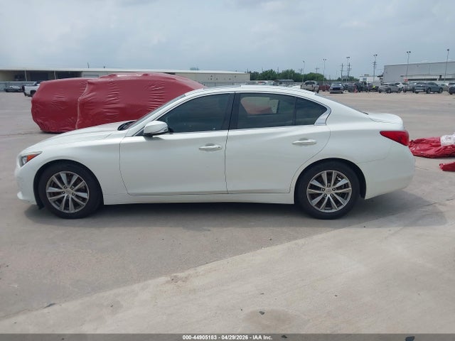 INFINITI Q50 Premium