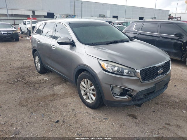 Salvage Kia Sorento Image