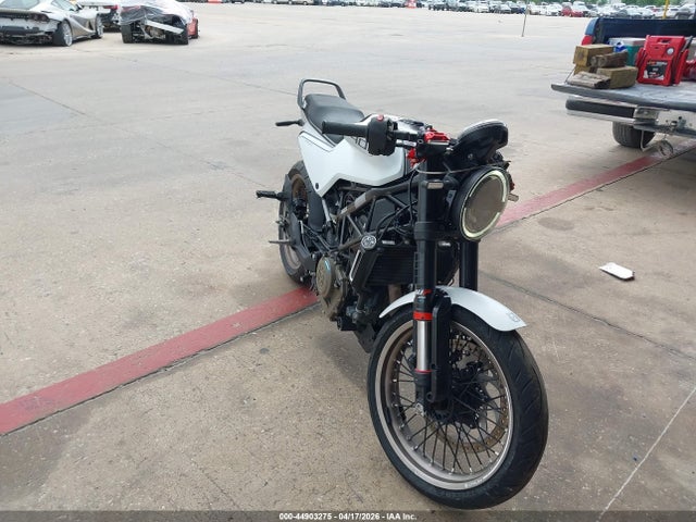 Salvage Husqvarna Vitpilen 401 Svartpilen 401 Image