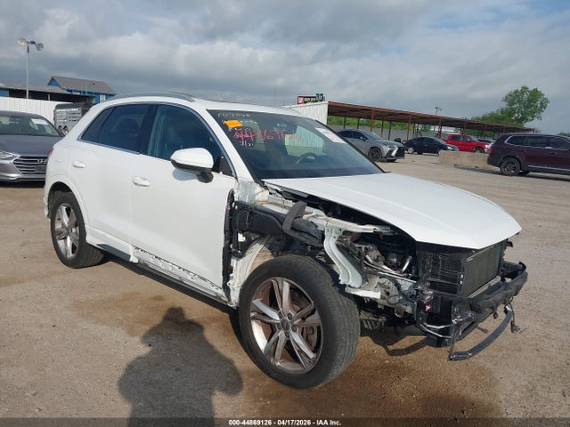 Salvage Audi Q3 Image