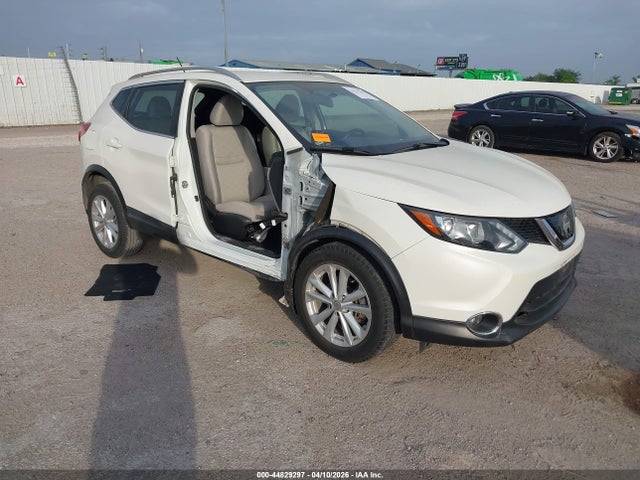 Salvage Nissan Rogue Image