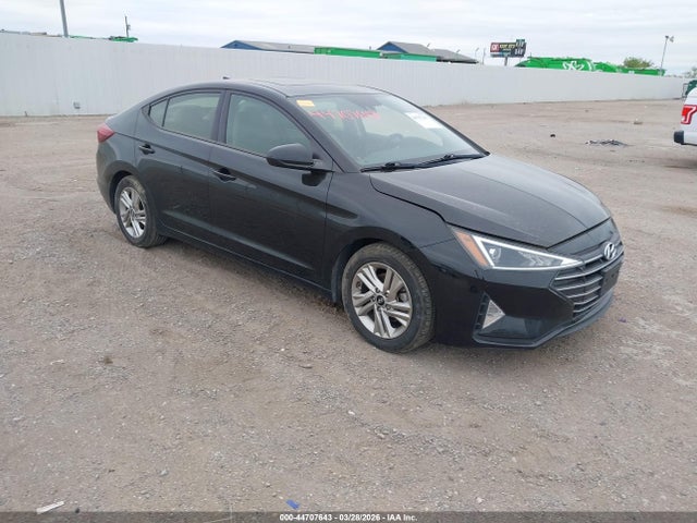 Salvage Hyundai ELANTRA Image