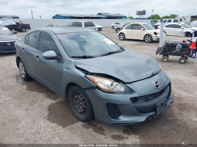 Salvage Mazda Mazda3 Image