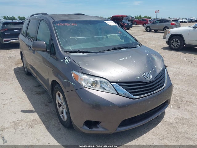 Salvage Toyota Sienna Image